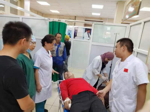 援阿医生刘平圆满完成任务载誉归院